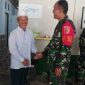Dan SSK Kapten INF Nasrul berbincang dengan masyarakat usai melaksanakan sholat Jumat di Masjid Baitul Ikhlas, Desa Sungai Jernih, Kecamatan Pondok Tinggi, Kota Sungai Penuh. 