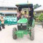 Wabup Kerinci H. Murison diarak naik traktor saat membuka Jambore Ranting Pramuka di SMK/PP Negeri 3 Kerinci, Sabtu (11/10/2025).

