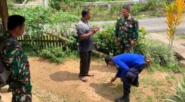 Pasiter Kodim 0417/Kerinci, Lettu Cke Mulyadi, bersama personel Satgas TMMD ke-126 meninjau ulang titik sumur bor di Desa Sungai Jernih, Kecamatan Pondok Tinggi, Kota Sungai Penuh.
