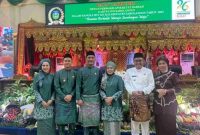 Walikota Sungai Penuh, Alfin, SH, bersama Ketua TP-PKK Ny. Sri Kartini Alfin, menghadiri Rapat Paripurna HUT ke-26 Kabupaten Sarolangun, Senin (13/10/2025).