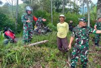 Dansatgas TMMD ke-126 Kodim 0417/Kerinci Letkol Inf Eko Budiarto meninjau lahan ketahanan pangan di Desa Sungai Jernih, Kecamatan Pondok Tinggi, Kota Sungai Penuh, Rabu (15/10/2025).


