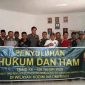 Satgas TMMD ke-126 Kodim 0417/Kerinci bersama Kejaksaan Negeri Sungai Penuh dan masyarakat Desa Sungai Jernih berfoto bersama usai kegiatan penyuluhan Hukum dan Hak Asasi Manusia (HAM), Jumat (17/10/2025).

