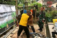 Satgas TMMD ke-126 Kodim 0417/Kerinci bersama warga melakukan pengeboran sumur bor di Sungai Ampuh, Desa Sungai Jernih, Kecamatan Pondok Tinggi, Kota Sungai Penuh.