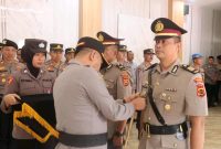 Kapolres Kerinci AKBP Arya Tesa Brahmana memimpin upacara Serah Terima Jabatan Kabag Ops Polres Kerinci di Aula Mapolres Kerinci, Selasa (21/10/2025).