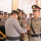 Kapolres Kerinci AKBP Arya Tesa Brahmana memimpin upacara Serah Terima Jabatan Kabag Ops Polres Kerinci di Aula Mapolres Kerinci, Selasa (21/10/2025).
