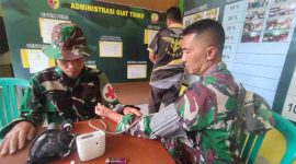 Tim Kesehatan Satgas TMMD ke-126 Kodim 0417/Kerinci memeriksa kesehatan personel dan warga di Desa Sungai Jernih, Kota Sungai Penuh, Kamis (23/10/2025).
