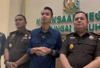 Kejari Sungai Penuh memberikan keterangan pers kasus dana desa Muara Hemat.
