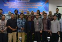 Kaper Ombudsman RI Jambi Saiful Roswandi bersama anggota KAMI Jambi usai pengukuhan di Hotel Rumah Kito, Kamis (23/10/2025).