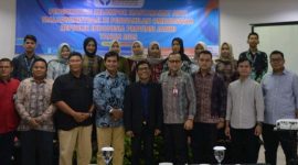 Kaper Ombudsman RI Jambi Saiful Roswandi bersama anggota KAMI Jambi usai pengukuhan di Hotel Rumah Kito, Kamis (23/10/2025).