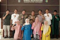 Kepala Dinas Kesehatan Kabupaten Kerinci, Hermendizal, bersama lima Kepala Puskesmas yang baru dilantik dan jajaran pejabat Dinkes Kerinci usai prosesi pelantikan, Jumat (24/10/2025).
