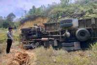 Mitsubishi Canter terbalik di Simpang 4 Tugu PKK, Kerinci.( Foto Humas Polres Kerinci 