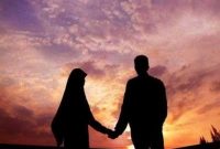 Ilustrasi pasangan muslim berjalan bersama setelah akad nikah. (Foto Pexels)