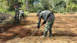 Anggota TMMD 126 bersihkan lahan produktif Sungai Jernih.