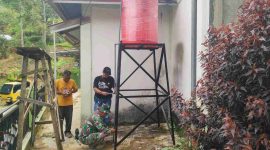 Satgas TMMD ke-126 Kerinci pasang tedmon air bersih di Sungai Jernih.