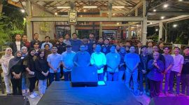 Peserta dan narasumber berfoto bersama usai Diskusi Kebangsaan DPW AMAN Jambi di Kota Jambi.