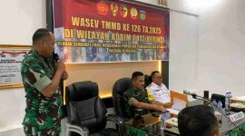 Dandim 0417/Kerinci Letkol Inf Eko Budianto menyampaikan paparan pelaksanaan TMMD ke-126 di hadapan Tim Wasev TNI AD di Ruang Data Makodim Kerinci.
(Foto Humas Kodim 0417 Kerinci)