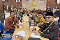 Sekda Sungai Penuh Alpian bersama peserta Retret Sekda se-Indonesia di IPDN Jatinangor, Jawa Barat.