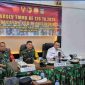 Wali Kota Sungai Penuh, Alfin, S.H., bersama Tim Wasev TMMD ke-126 dari Mabes TNI saat rapat evaluasi di Makodim 0417/Kerinci, Rabu (29/10/2025).