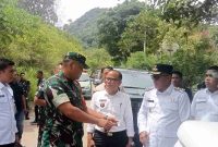 Dandim Eko Budiarto dan Kades Rudi Hartono tinjau pembangunan TMMD ke-126.