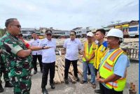 Wako Alfin bersama Satker Kementerian PUPR meninjau lokasi pembangunan Pasar Beringin Sungai Penuh.