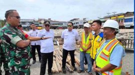 Wako Alfin bersama Satker Kementerian PUPR meninjau lokasi pembangunan Pasar Beringin Sungai Penuh.