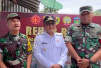 Ketua Tim Wasev TMMD, Wali Kota Sungai Penuh, dan Dandim 0417/Kerinci meninjau kegiatan TMMD ke-126.