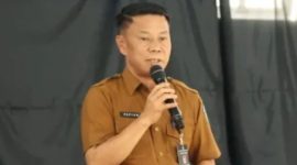Sekda Kota Sungai Penuh, Alpian, SE, MM, membuka secara resmi Lomba Lagu Daerah dalam rangka HUT ke-17 Kota Sungai Penuh, Senin (20/10).
