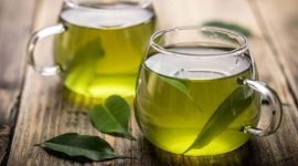 Beberapa minuman alami seperti teh hijau, jus pare, dan air kelabat dipercaya membantu menstabilkan kadar gula darah.