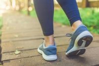 Berjalan kaki selama 10–20 menit setelah makan dapat membantu menurunkan kadar gula darah dan melancarkan pencernaan.