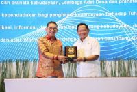 Mendagri Tito Karnavian dan Menteri Kebudayaan Fadli Zon menandatangani Nota Kesepahaman antara Kemendagri dan Kementerian Kebudayaan di Plaza Insan Berprestasi, Jakarta, Selasa (21/10/2025).