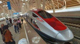 Plt Deputi Penindakan dan Eksekusi KPK, Asep Guntur Rahayu, menjelaskan penyelidikan dugaan korupsi proyek Kereta Cepat Jakarta–Bandung pada konferensi pers di Jakarta, Senin (27/10/2025).