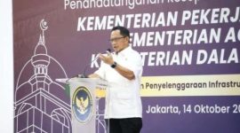 Mendagri Tito Karnavian saat memimpin Rapat Koordinasi Pengendalian Inflasi Daerah di Kampus IPDN Jatinangor, Sumedang, Jawa Barat, Senin (27/10/2025). (Foto: Kementerian Dalam Negeri)