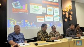 Menteri Keuangan Purbaya Yudhi Sadewa saat memberikan keterangan pers terkait kebijakan iuran BPJS Kesehatan di Jakarta, Minggu (26/10/2025).