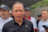 Menteri Lingkungan Hidup Hanif Faishol saat menjelaskan implementasi Perpres 109 di Tapos, Depok, Minggu (19/10/2025).