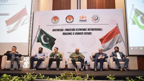 Delegasi Indonesia dan Pakistan berfoto bersama usai Indonesia–Pakistan Economic Networking Forum di Trade Expo Indonesia 2025, Jakarta.