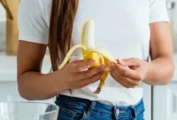 Pisang menyehatkan bila dikonsumsi dalam porsi wajar, namun berlebihan bisa berdampak buruk bagi tubuh.