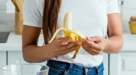 Pisang menyehatkan bila dikonsumsi dalam porsi wajar, namun berlebihan bisa berdampak buruk bagi tubuh.