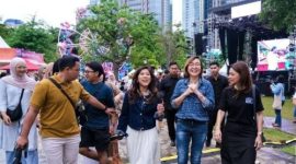 Wakil Menteri Ekonomi Kreatif Irene Umar saat menghadiri Pasar Malem Narasi di Hutan Kota GBK, Jakarta, Sabtu (26/10/2025).