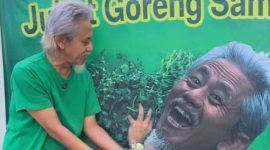 Karina Ranau bersama suaminya, Epy Kusnandar, di warung makan mereka di Jakarta Selatan setelah terjadi keributan dengan tukang parkir, Senin (20/10/2025).