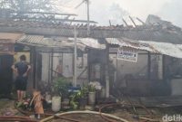 kebakaran rumah kontrakan hingga lapak barang bekas di kawasan pengadegan timur pancoran jakarta selatan jaksel telah dipadamkan