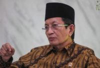 Menag RI Prof. Dr. KH. Nasaruddin Umar, M.A., menerima anugerah kehormatan “Bapak Eco-Teologi Indonesia” dari Rektor UIN Maulana Malik Ibrahim Malang, Prof. Dr. Ilfi Nur Diana, M.Si., pada peringatan Hari Santri Nasional 2025 di Kampus UIN Malang, Rabu (22/10/2025).
