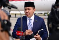 Sekretaris Kabinet Teddy Indra Wijaya saat meninjau SMRA 33 Tangerang Selatan, Minggu (19/10/2025).