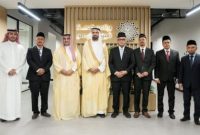 Menteri Haji dan Umrah RI Mochamad Irfan Yusuf bersama Menteri Haji dan Umrah Arab Saudi Tawfiq F. Al-Rabiah saat pertemuan resmi di Riyadh, Minggu (19/10/2025).