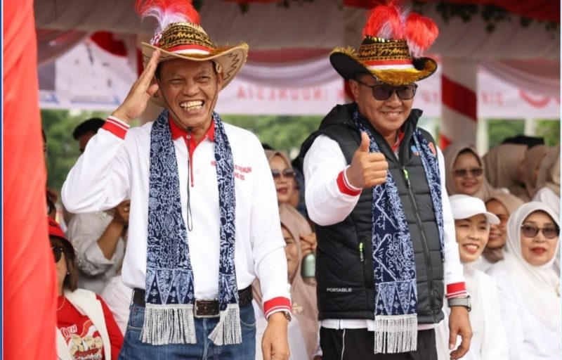 Warga Sungai Penuh tampak antusias menantikan pelantikan pejabat baru yang diharapkan membawa semangat perubahan bagi kemajuan kota.