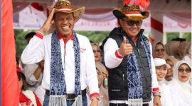 Warga Sungai Penuh tampak antusias menantikan pelantikan pejabat baru yang diharapkan membawa semangat perubahan bagi kemajuan kota.