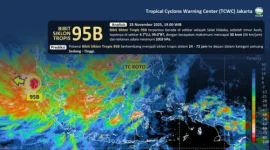 Peta analisis BMKG menampilkan Bibit Siklon Tropis 95B di Selat Malaka dan Siklon Tropis KOTO yang memicu cuaca ekstrem di Sumatra.