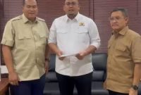 Wakil Ketua Komisi VI DPR RI Andre Rosiade bersama Wali Kota Pariaman Yota Balad saat bertemu Direktur Utama PT Hutama Karya Koentjoro di Jakarta, membahas dukungan pembangunan dua GOR di Pariaman.