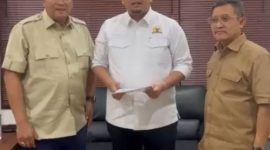 Wakil Ketua Komisi VI DPR RI Andre Rosiade bersama Wali Kota Pariaman Yota Balad saat bertemu Direktur Utama PT Hutama Karya Koentjoro di Jakarta, membahas dukungan pembangunan dua GOR di Pariaman.