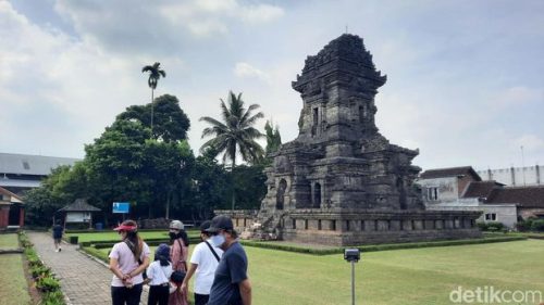 Candi Singosari yang berdiri sejak abad ke-13 menjadi ikon sejarah Kerajaan Singhasari di Malang.