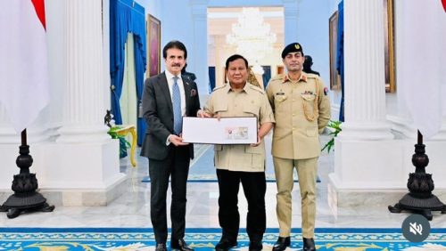 Dubes Pakistan Zahid Hafeez Chaudhri berbincang dengan Presiden Prabowo Subianto di Istana Merdeka, Jakarta, membahas dukungan Pakistan untuk program Makan Bergizi Gratis.